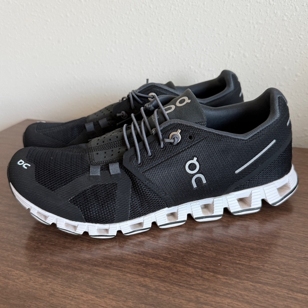 8 Women’s ON Cloud Black Running Shoes Swiss Engineering Size 8